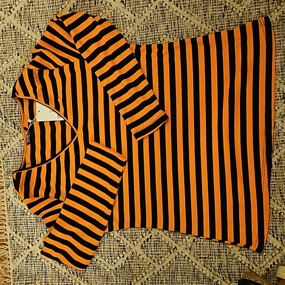 BloomChic Tops - Women's BloomChic V- Neck Top NWT ~ Size 14/16